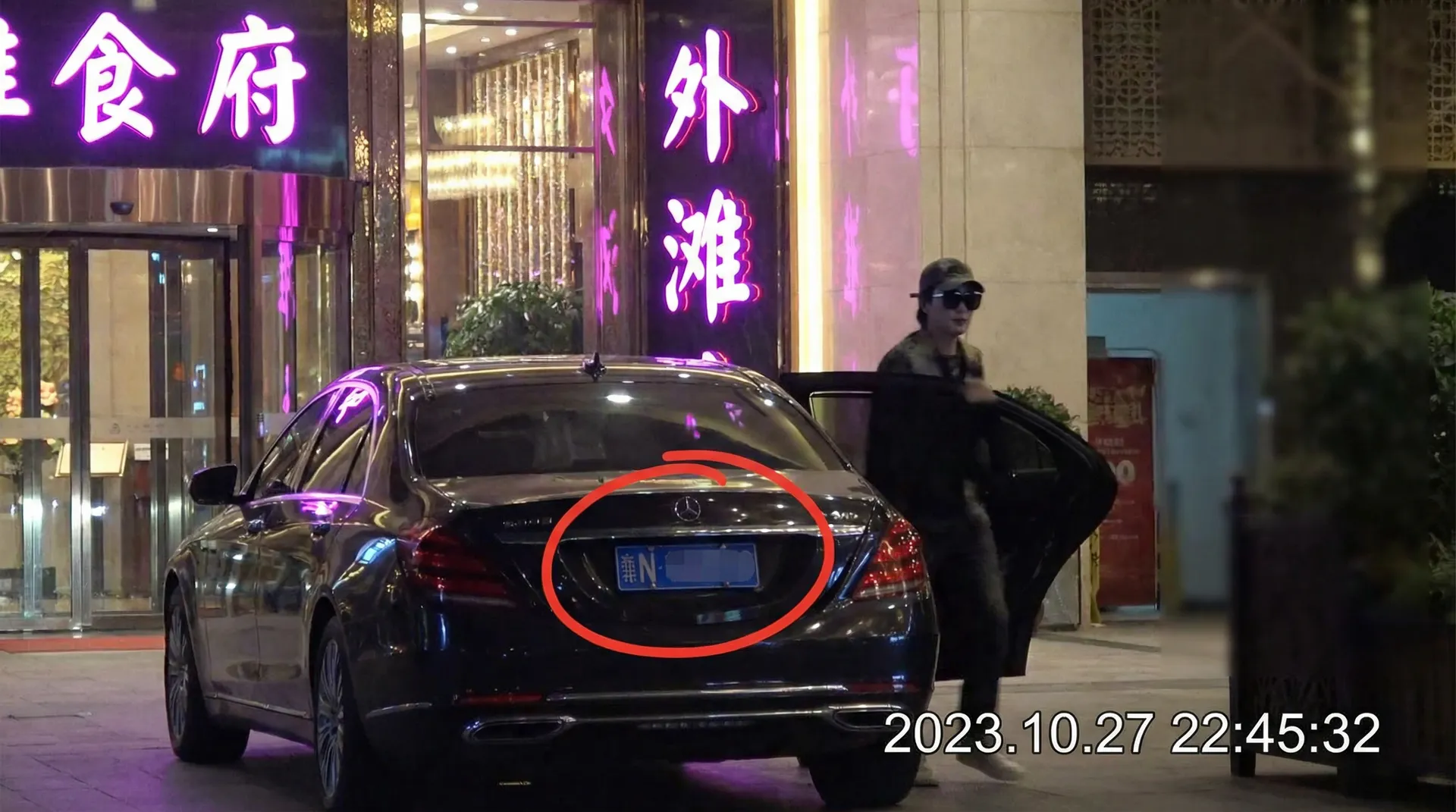 小马拉大车-高清动漫播放|小马拉大车正版全集免费在线观看 - 豪车餐厅外被拍